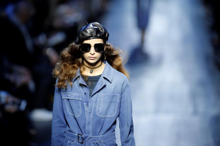 bold dior woman