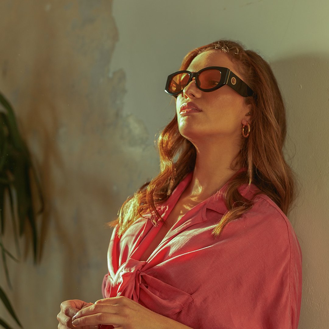 Color_LFL1059C11SUN - Debbie D-Frame Sunglasses in Black and Orange