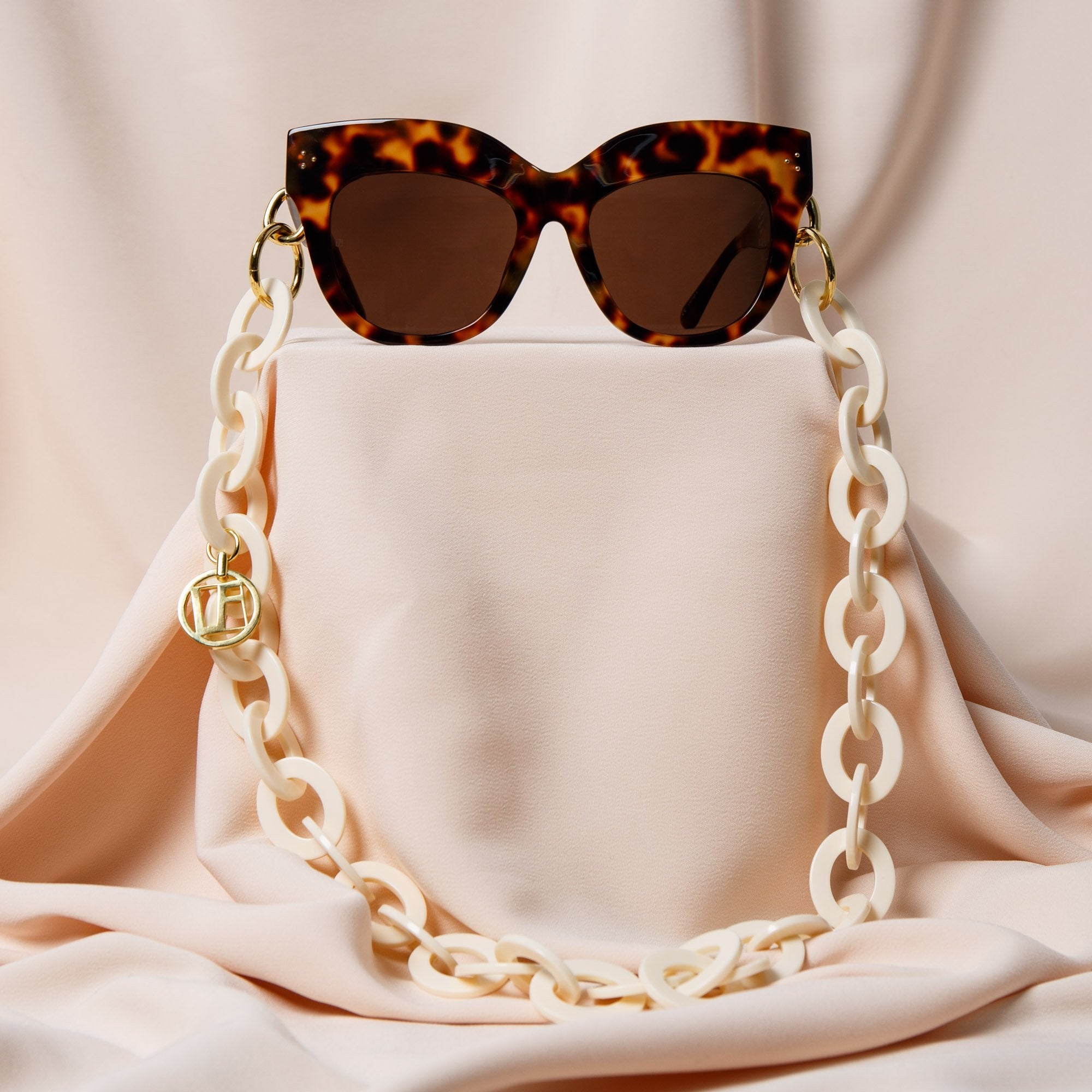 Color_LFLC1049C2SUN - Dunaway Oversized Sunglasses in Tortoiseshell